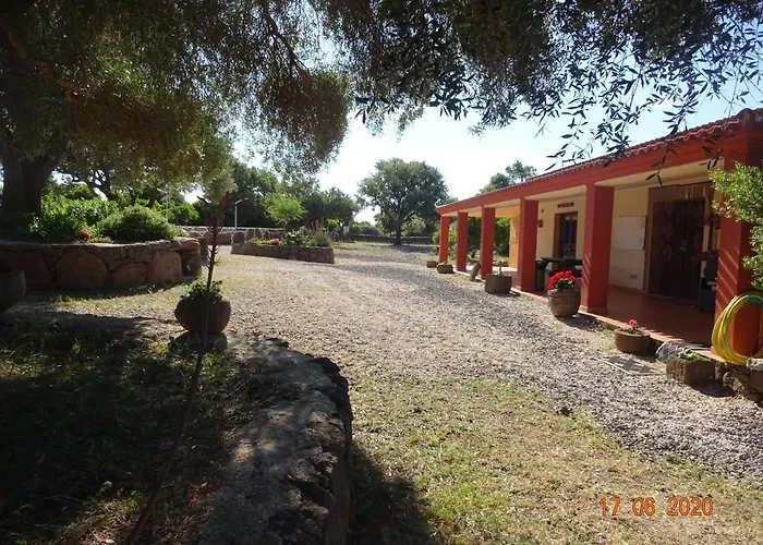 مزرعة للإقامة Conca' E Janas *